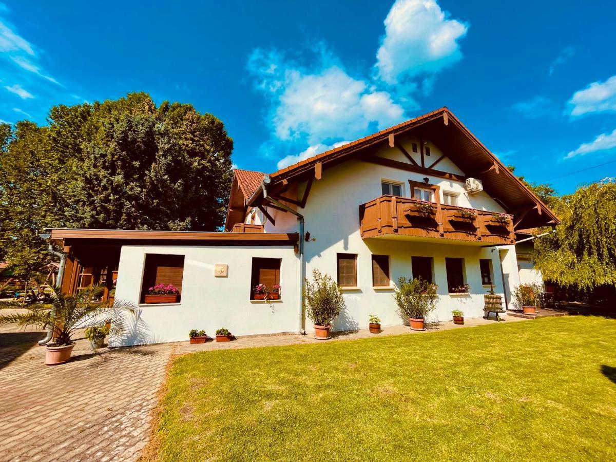 Sommer Panzió Bed and breakfast Balatonföldvár